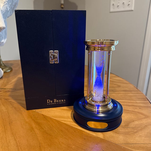 De Beers Diamond Hourglass - 36 Carats For Sale - Image 9 of 12