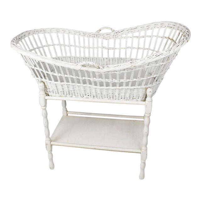 White Oval Tall Wicker and Rattan Baby or Crib 20th Century