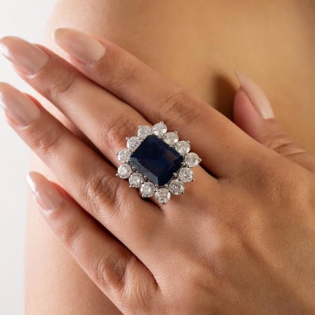 Luxury 7.11 Ct Sapphire Estate Ring With 13 Round 4.06 Ct Diamonds in 18k Gold Size 7 For Sale - Image 4 of 14