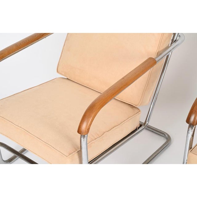 Marcel Breuer Tubular Chrome and Walnut Armchairs with Suede Upholstery, 1940s, Set of 2 For Sale - Image 4 of 18