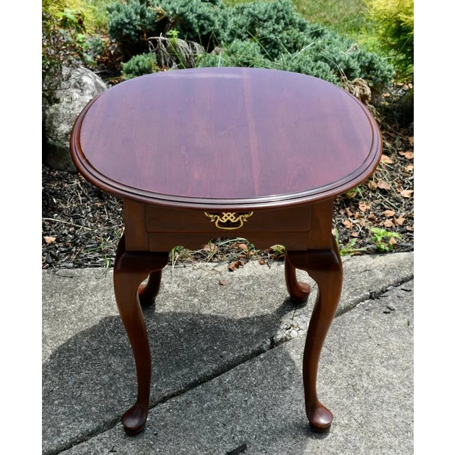 Queen Anne Knob Creek Cherry Oval End Table Vintage Queen Anne Side Drawer 1980s Accent For Sale - Image 3 of 14