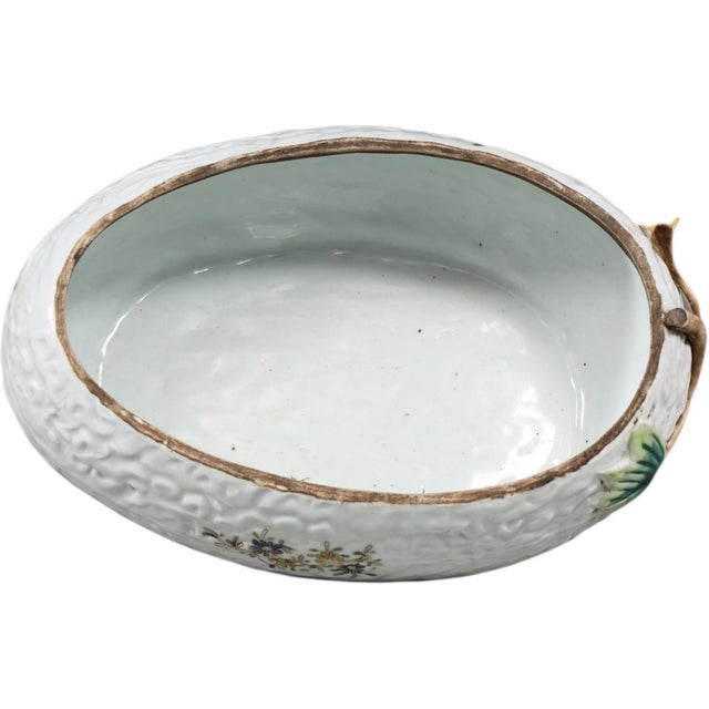 This is a lovely Chinese Export melon box. It is a reproduction of 18th century continental pieces. It is ceramic and...