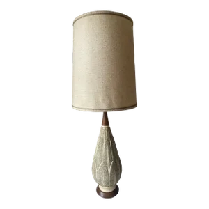 Vintage Mid-Century Modern Quartite and Teak Gold and Cream Colored Leaf Design Table Lamp