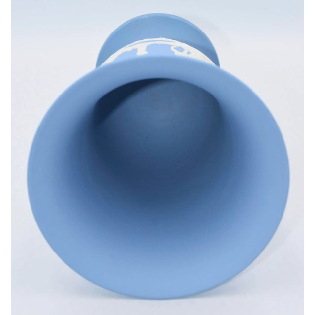 Wedgwood 1960s Wedgwood Blue Jasperware Cameo Cherubs Neoclassical Pedestal Vase For Sale - Image 4 of 10