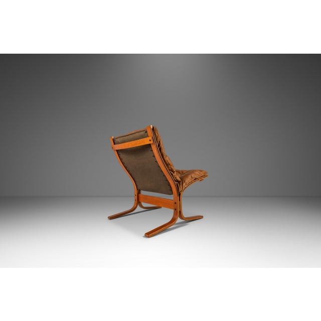 1970s Set of Two (2) Scandinavian Mid-Century Modern "Siesta" Chairs in Leather by Igmar Relling for Westnofa, Norway, C. 1970's For Sale - Image 5 of 18