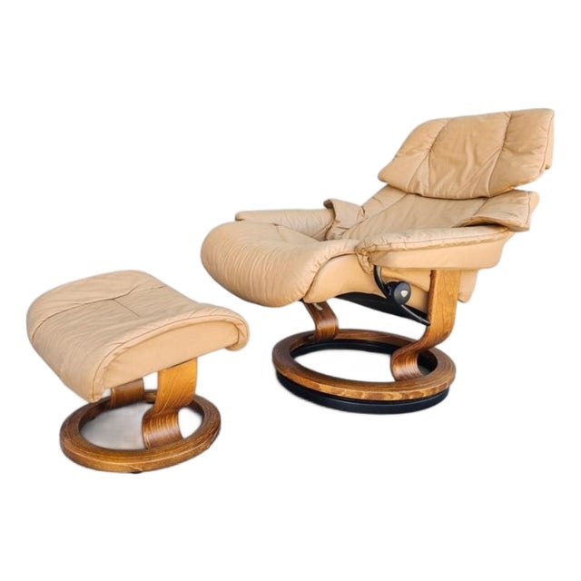 Ekornes Stressless Reno Leather Recliner Lounge Chair and Ottoman, Made in Norway For Sale