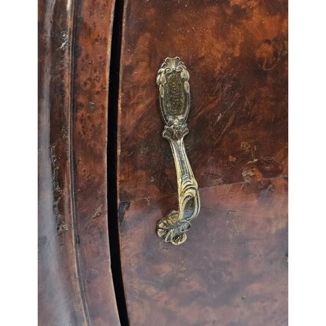 Pair Antique 1900s Italian Bombe Nightstands Marble Tops Burl Walnut With Gilt Wood Accent For Sale - Image 10 of 12