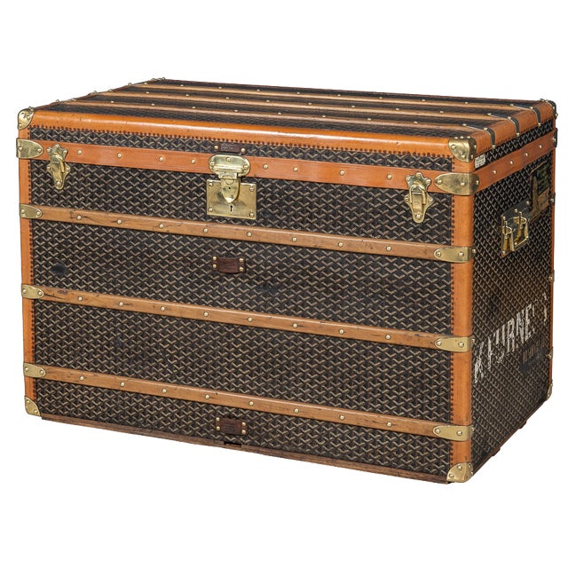 Antique 20th Century Courier Trunk in Chevron Canvas from Goyard, France, 1900s For Sale