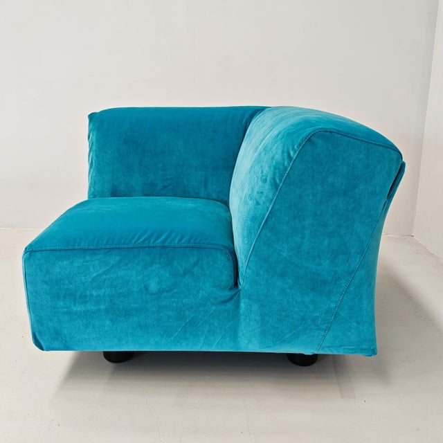 Large Modular Sofa in Light Blue Velvet by Vico Magistretti for Cassina, 1980s, Set of 8 For Sale - Image 16 of 18