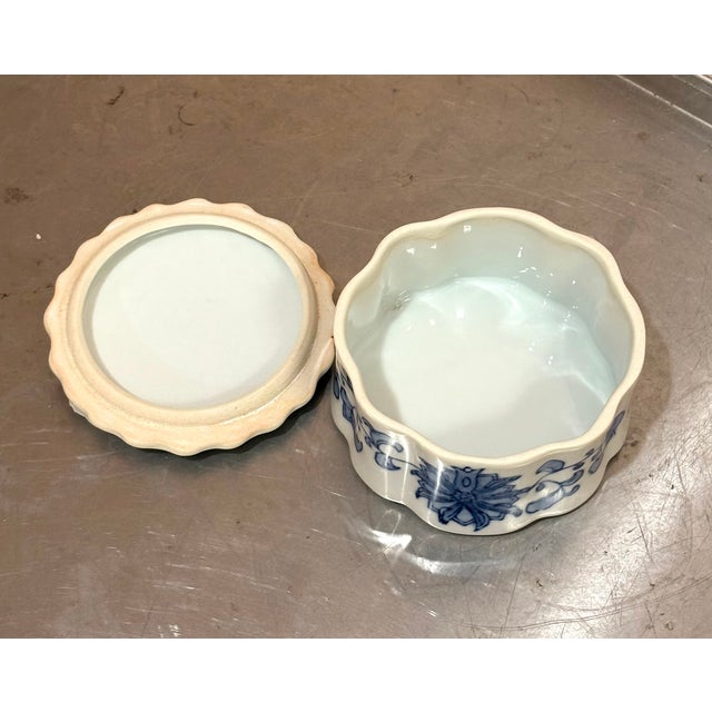 Blue & White Ceramic Scallop-Edge Round Box For Sale - Image 4 of 4