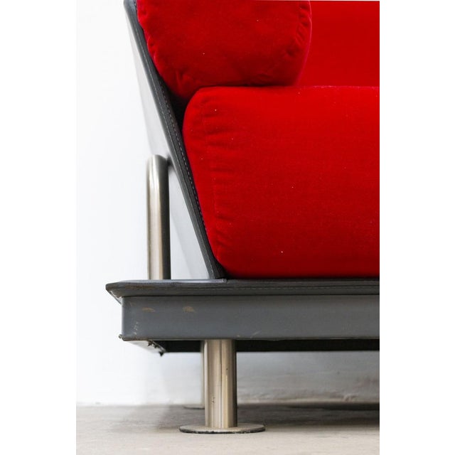 Magnificent two-seater sofa in red velvet, quality materials and construction The structure is made up of wooden panels...