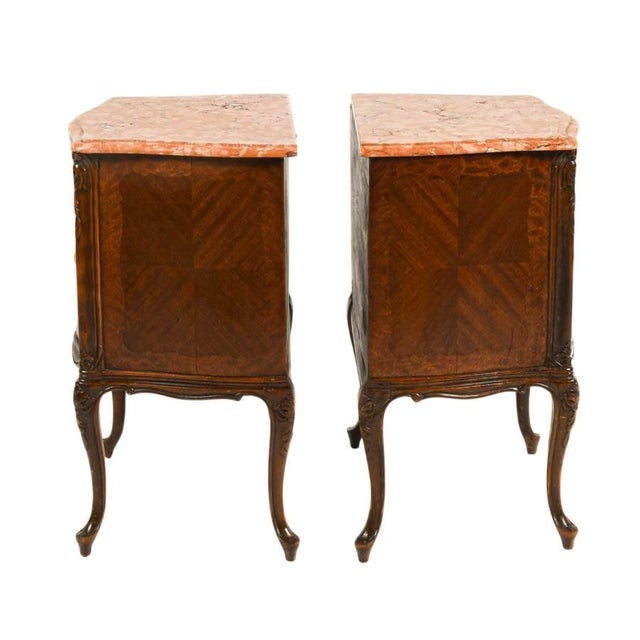 Early 20th Century Antique Pair of French Walnut Nightstands With Pink‑Orange Marble Tops and Cabriole Legs For Sale - Image 5 of 6
