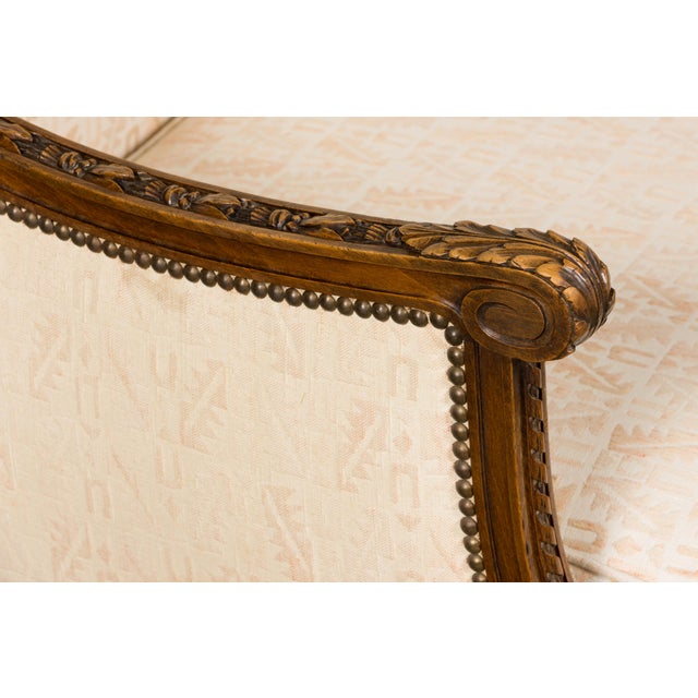 Late 19th Century French Louis XVI Style Oak Canapé in Cream Jacquard For Sale - Image 15 of 18