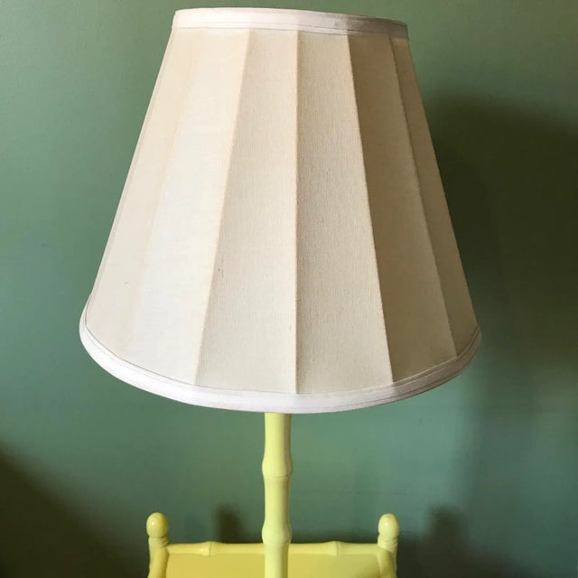 Hollywood Regency Asian 1960’s Faux Bamboo Floor Lamp With Table Shelf Yellow For Sale - Image 3 of 11