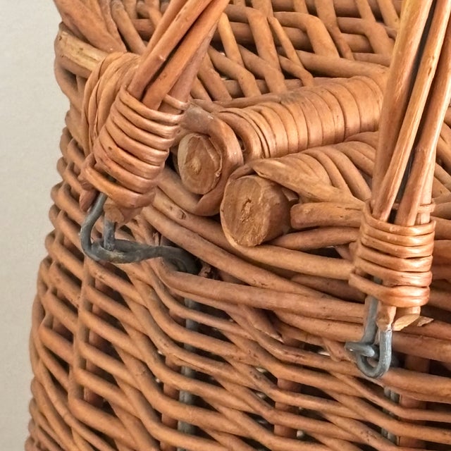 Tan Vintage French-Style Wicker Market Basket W/ Hinged Lid For Sale - Image 8 of 15