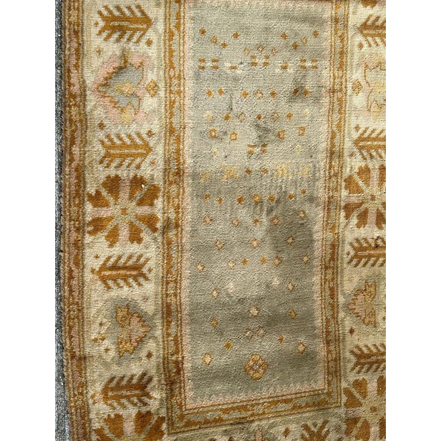 Nice vintage oushak style rug with a simple design and nice light colours, made in France by old mechanical looms, with wool.