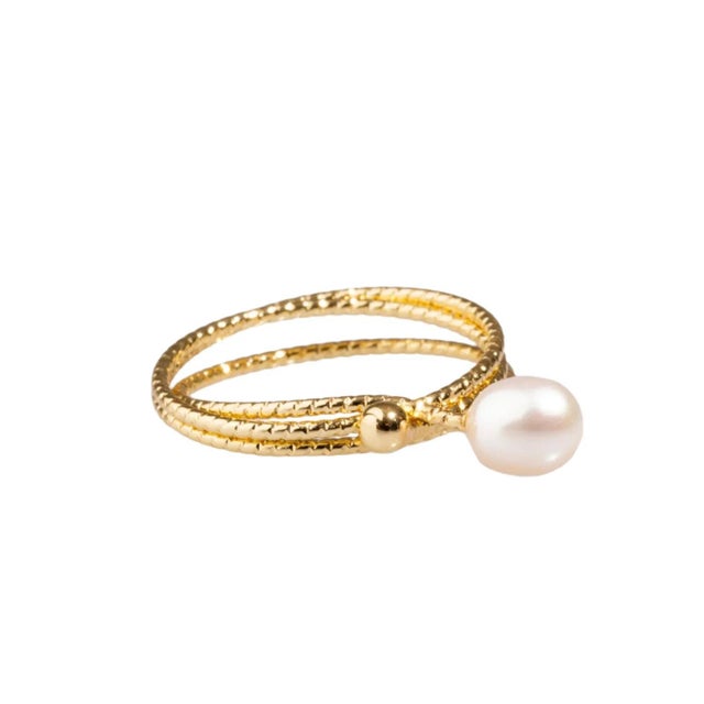 Minimalist Pearl & Gold Elegant Cocktail Ring, Size 4 For Sale - Image 9 of 9