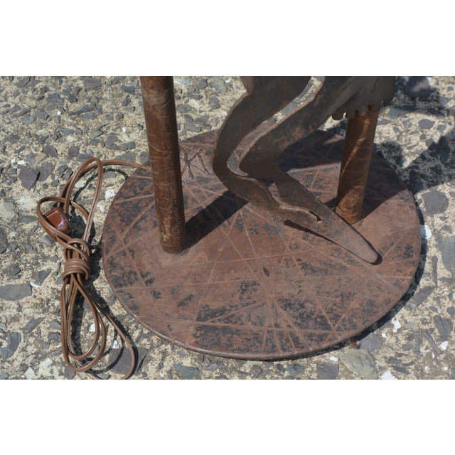 1970s Southwest Brown Iron & Metal Hand Crafted Lizards Tall Floor Lamp - Signed DKR For Sale - Image 6 of 18