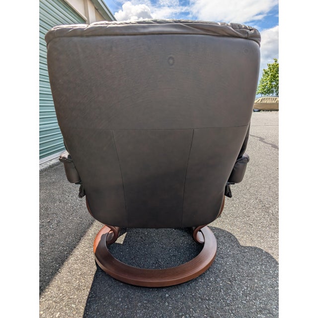2000 - 2009 Vintage Ekornes Stressless Brown Leather Recliner and Ottoman Norway For Sale - Image 5 of 17