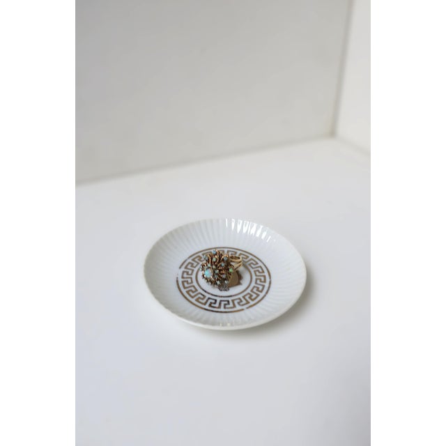 Porcelain Jewelry Dish With Greek-Key Design, Mid-20th Century For Sale In New York - Image 6 of 8