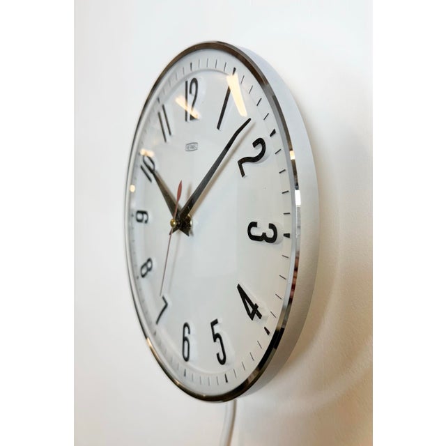 Industrial Vintage White Electric Wall Clock from Metamec, 1970s For Sale - Image 3 of 17