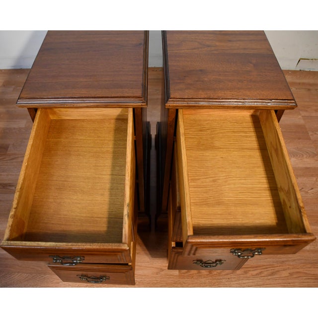 1930s Pair of English Chippendale Walnut Nightstands / Bedside Tables For Sale - Image 10 of 17
