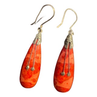 1970s Pair of Native American Style Spiny Oyster and Sterling Silver Earrings For Sale