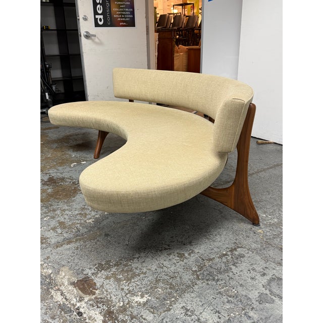 Vladimir Kagan Vladimir Kagan Style Mid-Century Modern Floating Curved Sofa For Sale - Image 4 of 12