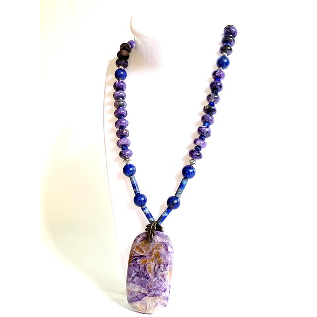 2020s Statement Charoite and Lapis Lazuli Necklace With Sculptural Charoite Pendant a Wearable Work of Art For Sale - Image 5 of 18