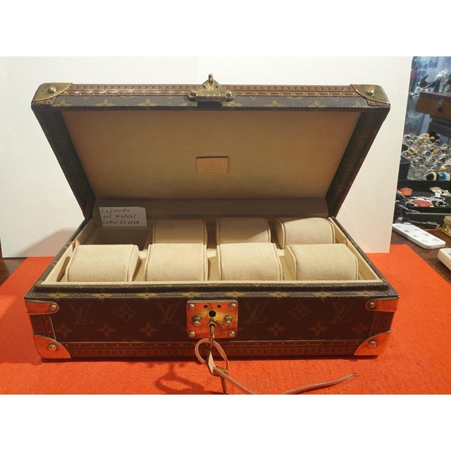 Wonderful box for 8 watches in the iconic monogram canvas with leather finishes reinforced by studs, golden brass corners...
