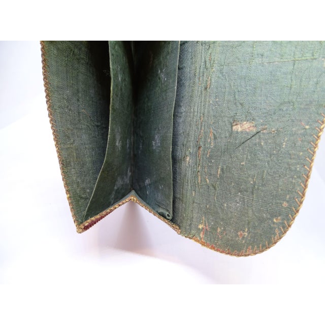 Baroque Wallet in Red Leather Embroidered with Gold Thread For Sale - Image 14 of 18