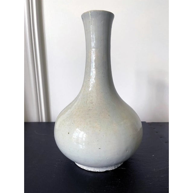 On offer is a Korean ceramic bottle vase circa 19th century made in the late Joseon dynasty (1392-1910). The vase is of a...