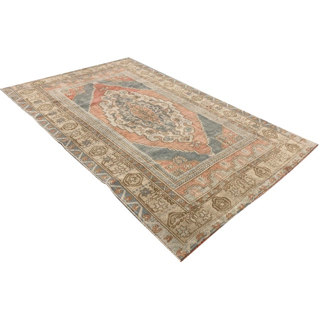 Light-colored Oushaks are highly regarded in the realm of oriental carpets, celebrated for their superior wool quality,...