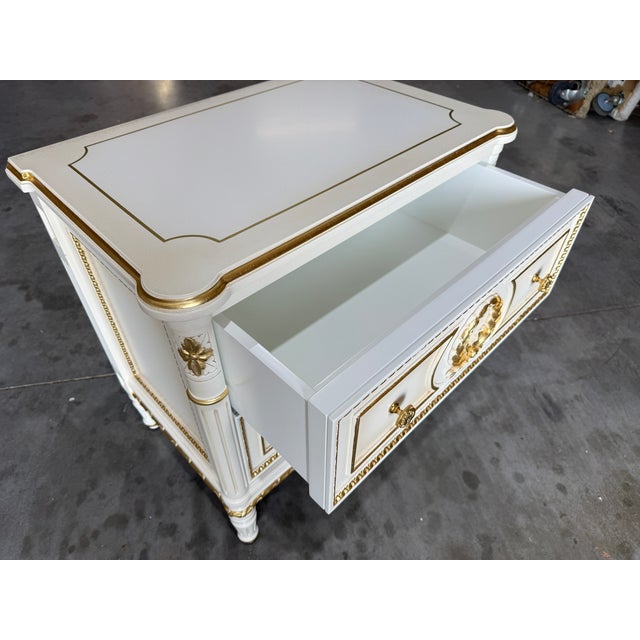 2020s Louis XVI Italian Nightstand in Glazed White & Gold Leaf For Sale - Image 5 of 5