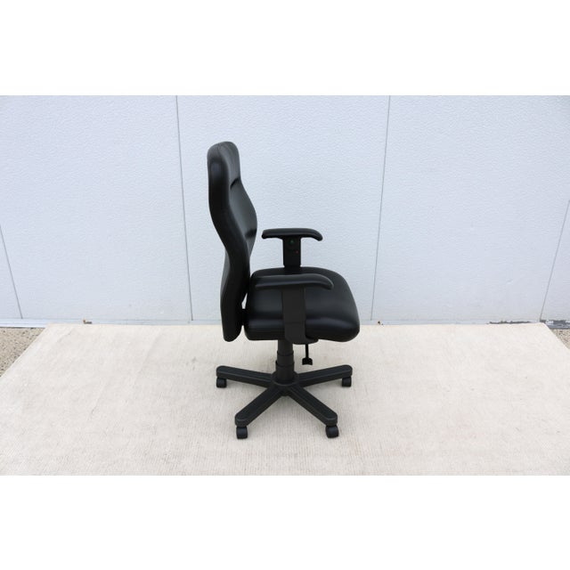 Knoll Bulldog Executive Ergonomic Office Desk Chair in Black Leather, Adjustable For Sale - Image 9 of 18