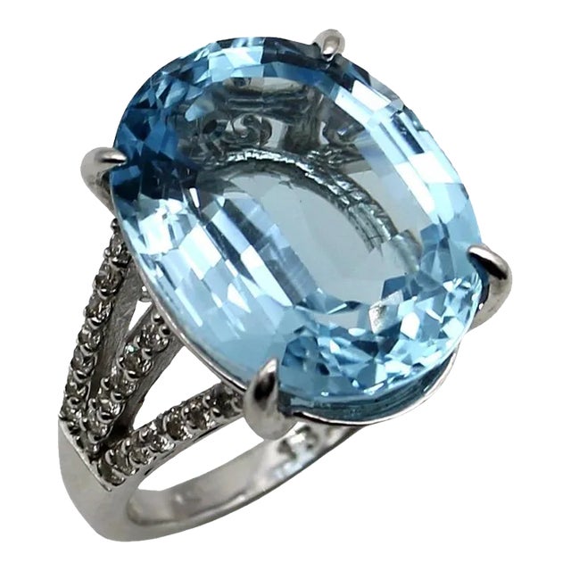 14K White Gold, Diamond, and Blue Topaz Ring 19+ Carats Size 6.25 For Sale