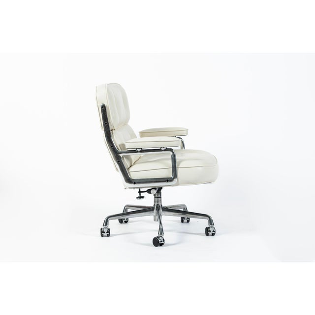 White Herman Miller Eames Time Life Lobby White Leather Office Chair 2021 For Sale - Image 8 of 15