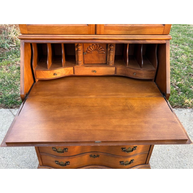 Mid 20th Century Federalist Americana Secretary Desk & Hutch For Sale - Image 4 of 10