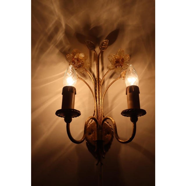 Hollywood Regency Golden Wall Lamps with Daffodil Flowers Made of Murano Glass, 1960s, Set of 2 For Sale - Image 3 of 12