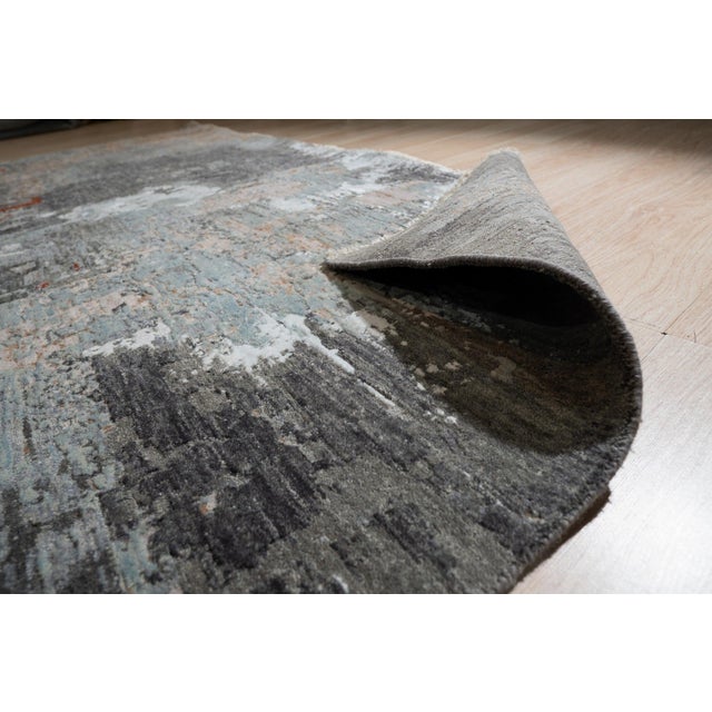 Hand-knotted in wool, this 8 x 10 Cozy Modern Charcoal rug carpet is a refined addition to our contemporary room-size rug...