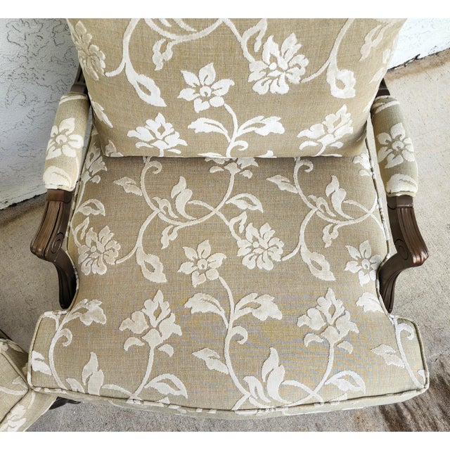 1980s Vintage French Louis XV Armchairs Damask Linen Pair For Sale - Image 5 of 16