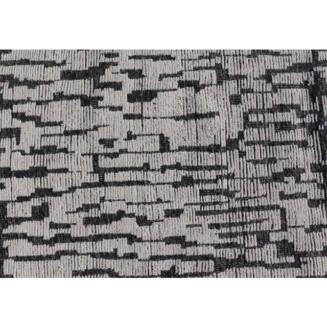 Contemporary Moroccan Rug in White and Black by Keivan Woven Arts 9'10 X 15'1 For Sale In Atlanta - Image 6 of 11