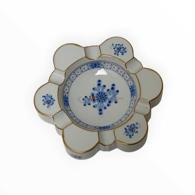 Herend Blue Garland PBG 6-Inch Six-Position Ashtray Form 7700 Hand-Painted Made in Hungary c. 1950s-1970s. Approximately 1...