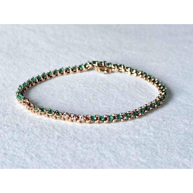 Cartier Vintage 14k Yellow Gold Natural Emerald & Diamond Tennis Bracelet For Sale - Image 4 of 15