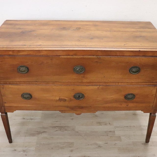 Antique 18th Century Walnut Chest of Drawers For Sale - Image 15 of 18
