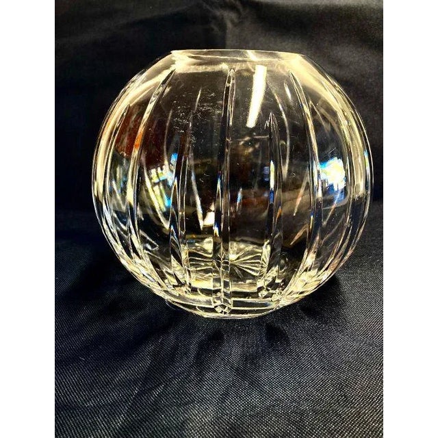 90's Clear Cut Crystal Bowl Shaped Flower Vase, No makers mark in very good condition, no cracks or ships, some scratches...