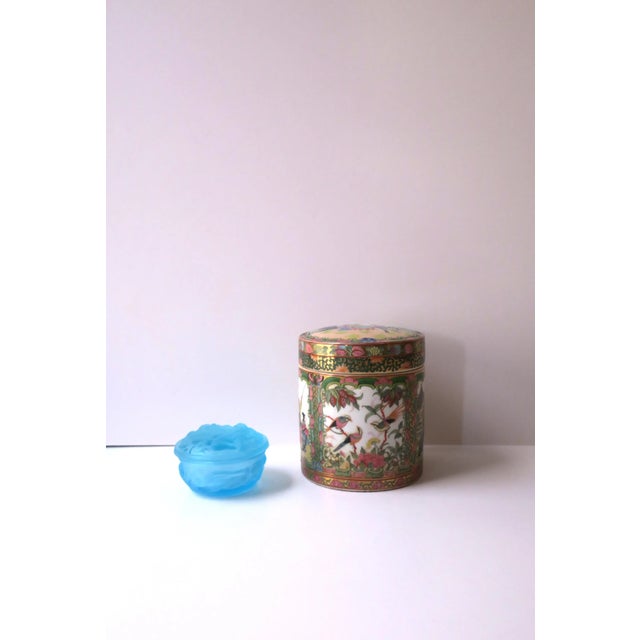 Chinoiserie Famille Rose Box With Birds Flora and Fauna For Sale - Image 4 of 12