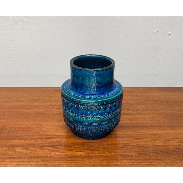 Mid-Century Italian Rimini Blu Pottery Vase by Aldo Londi for Bitossi, 1960s For Sale - Image 5 of 12