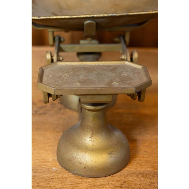 Mid 20th Century English Brass Scale with Deep Weighing Pan from the 20th Century For Sale - Image 5 of 9