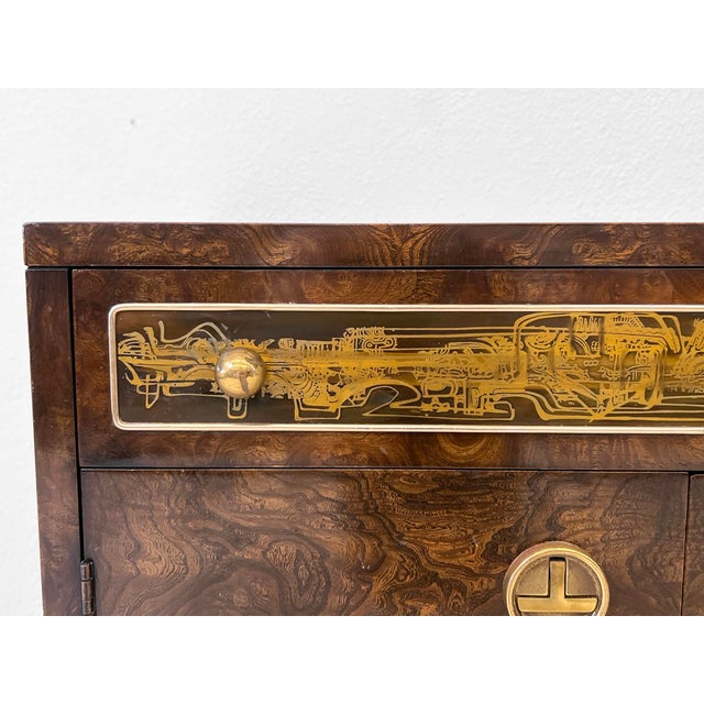 Mid-Century Modern Bernhard Rohne Mastercraft Burl and Acid Etched Brass Nightstands, 1970's For Sale - Image 3 of 8